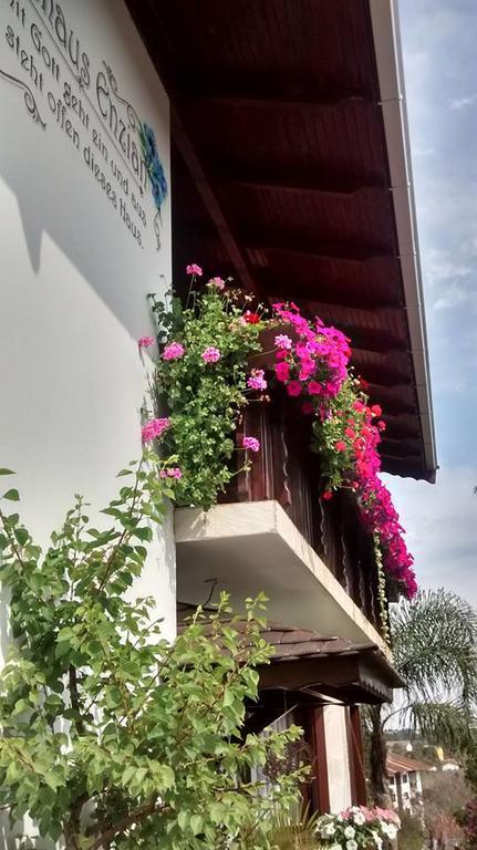 Hospedaria Gastehaus Enzian Treze Tílias Eksteriør bilde